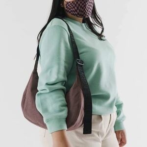 BAGGU NWT Peppercorn Medium Nylon Crescent Bag